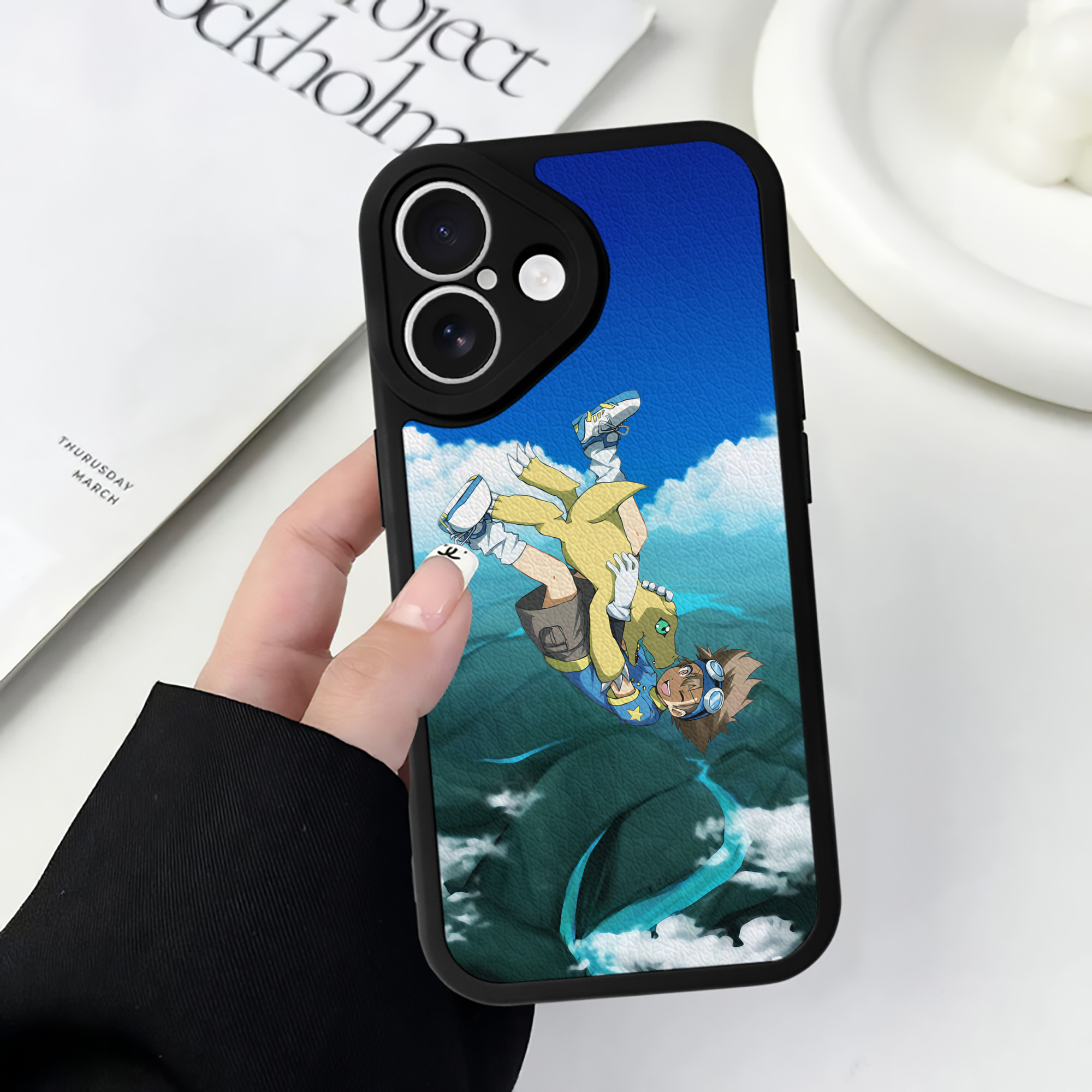 （画像用） Digimon デジタルモンスター/デジモン 【iPhone 16シリーズ対応】シリコンスマホケース（レザー調） 材質：シリコン